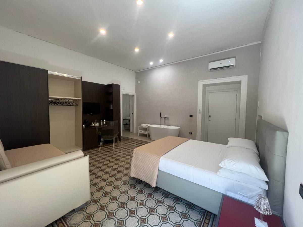 La Piazza Suite Napels Buitenkant foto