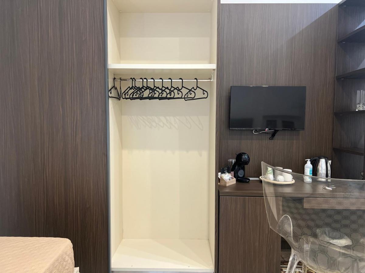 La Piazza Suite Napels Buitenkant foto