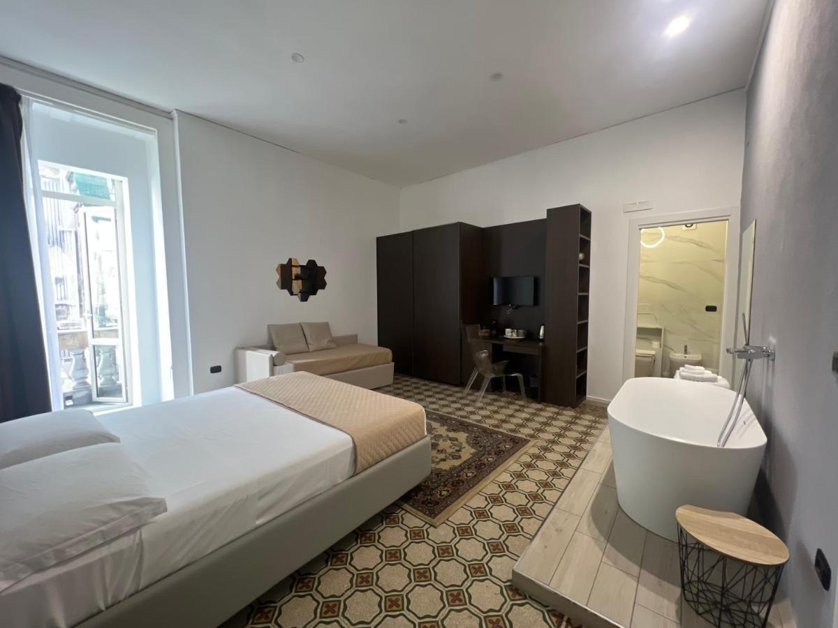 La Piazza Suite Napels Buitenkant foto