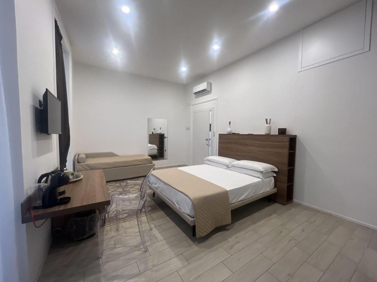 La Piazza Suite Napels Buitenkant foto