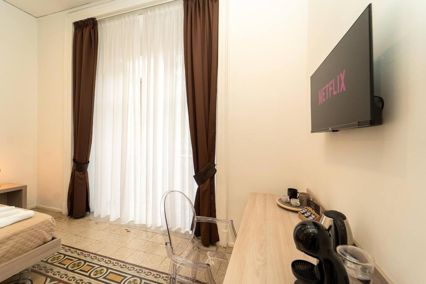 La Piazza Suite Napels Buitenkant foto