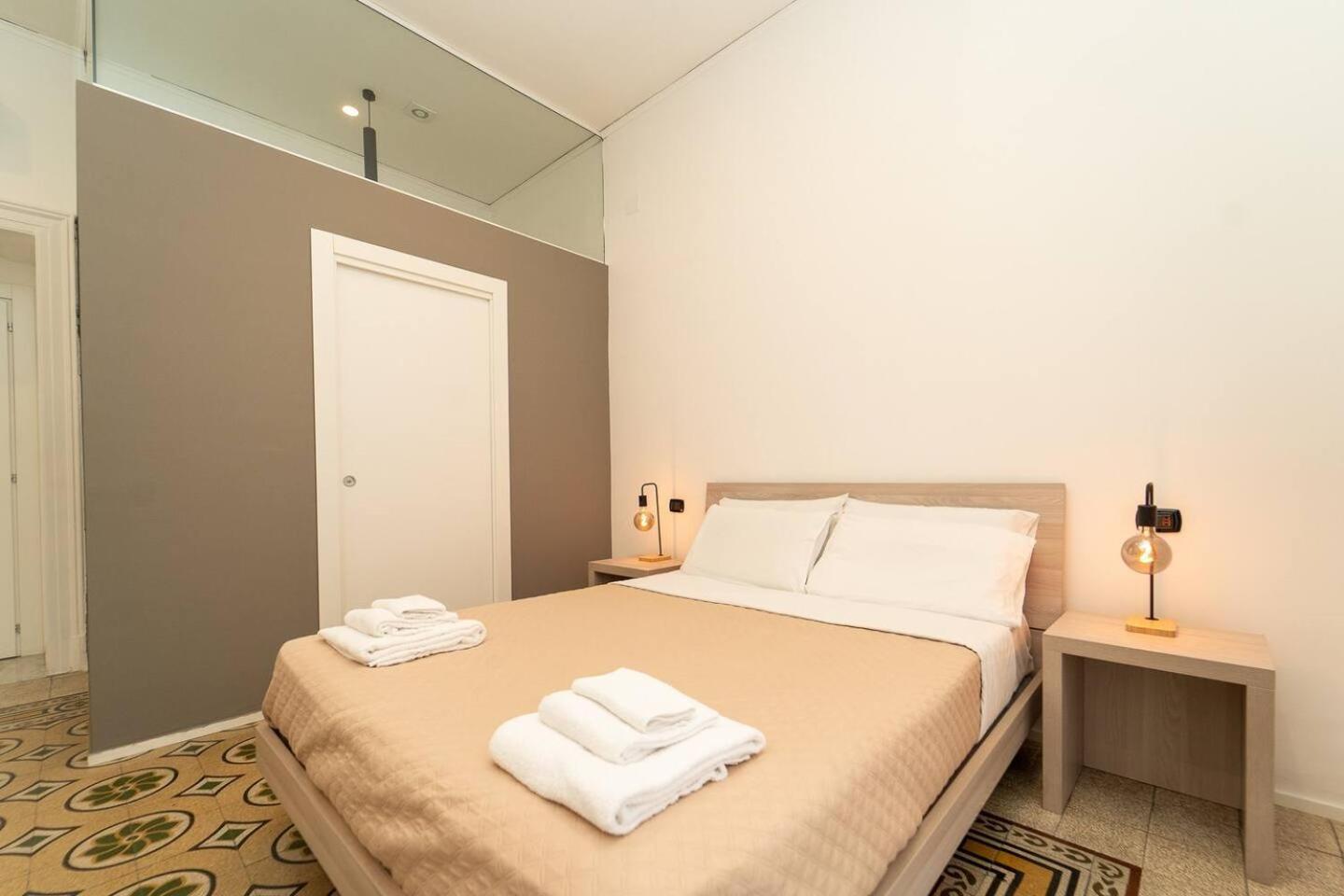La Piazza Suite Napels Buitenkant foto