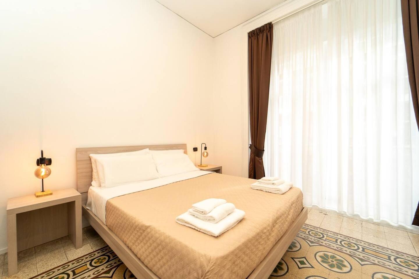 La Piazza Suite Napels Buitenkant foto