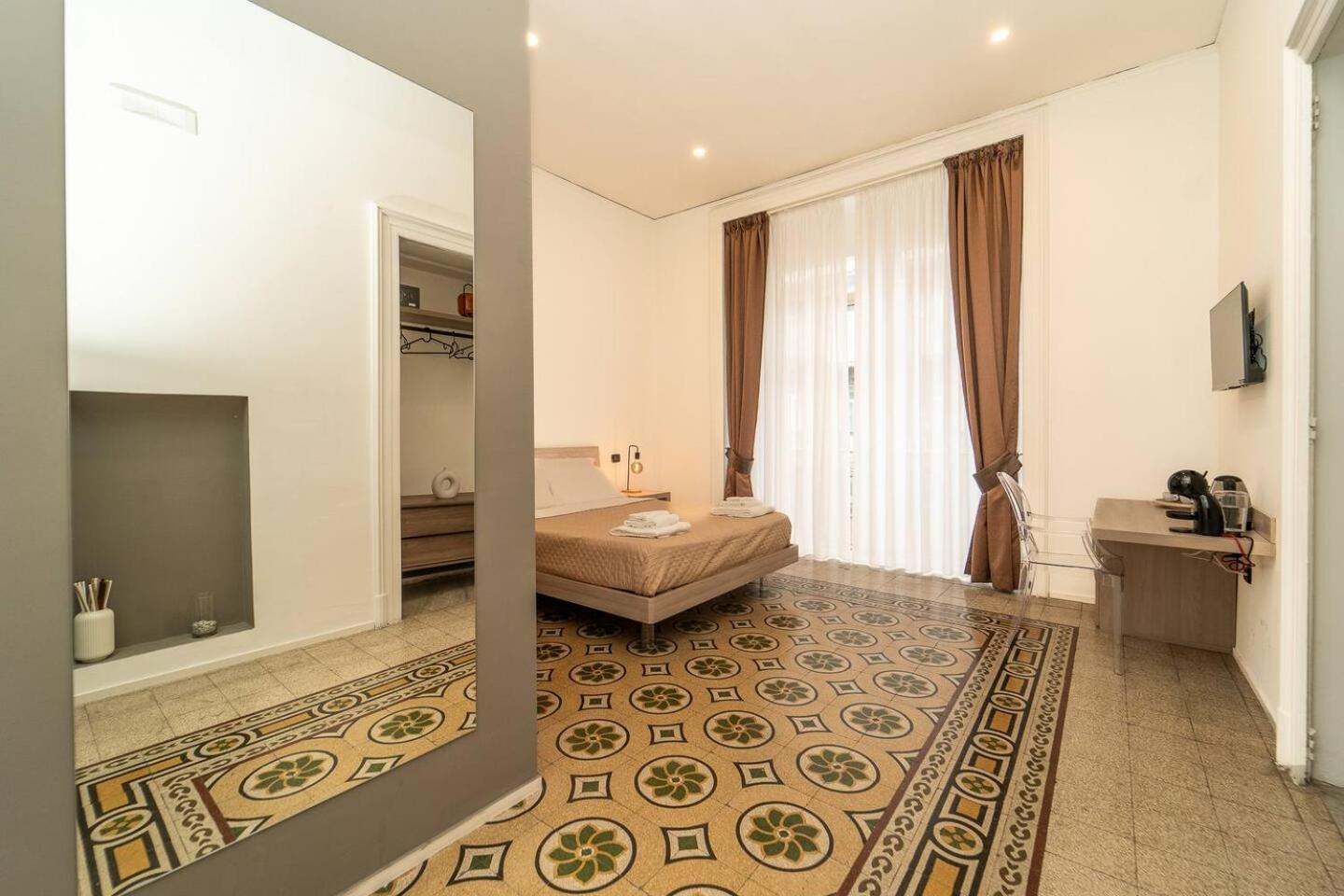 La Piazza Suite Napels Buitenkant foto