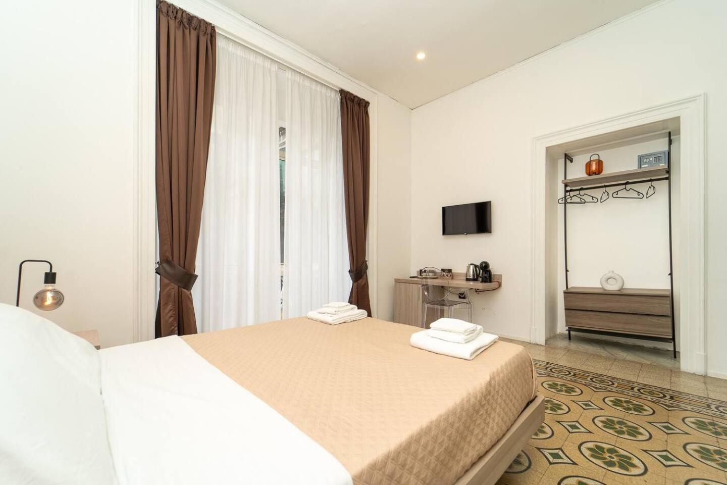 La Piazza Suite Napels Buitenkant foto